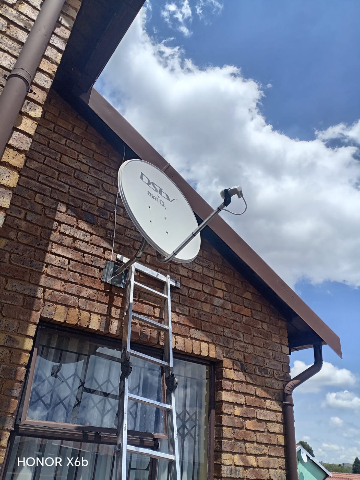 DStv technician working on a Constantia estate property
